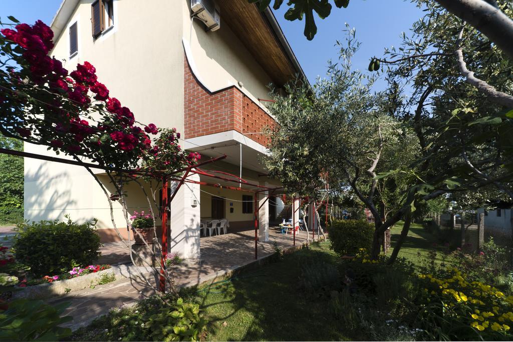 אומאג Apartments Milica מראה חיצוני תמונה